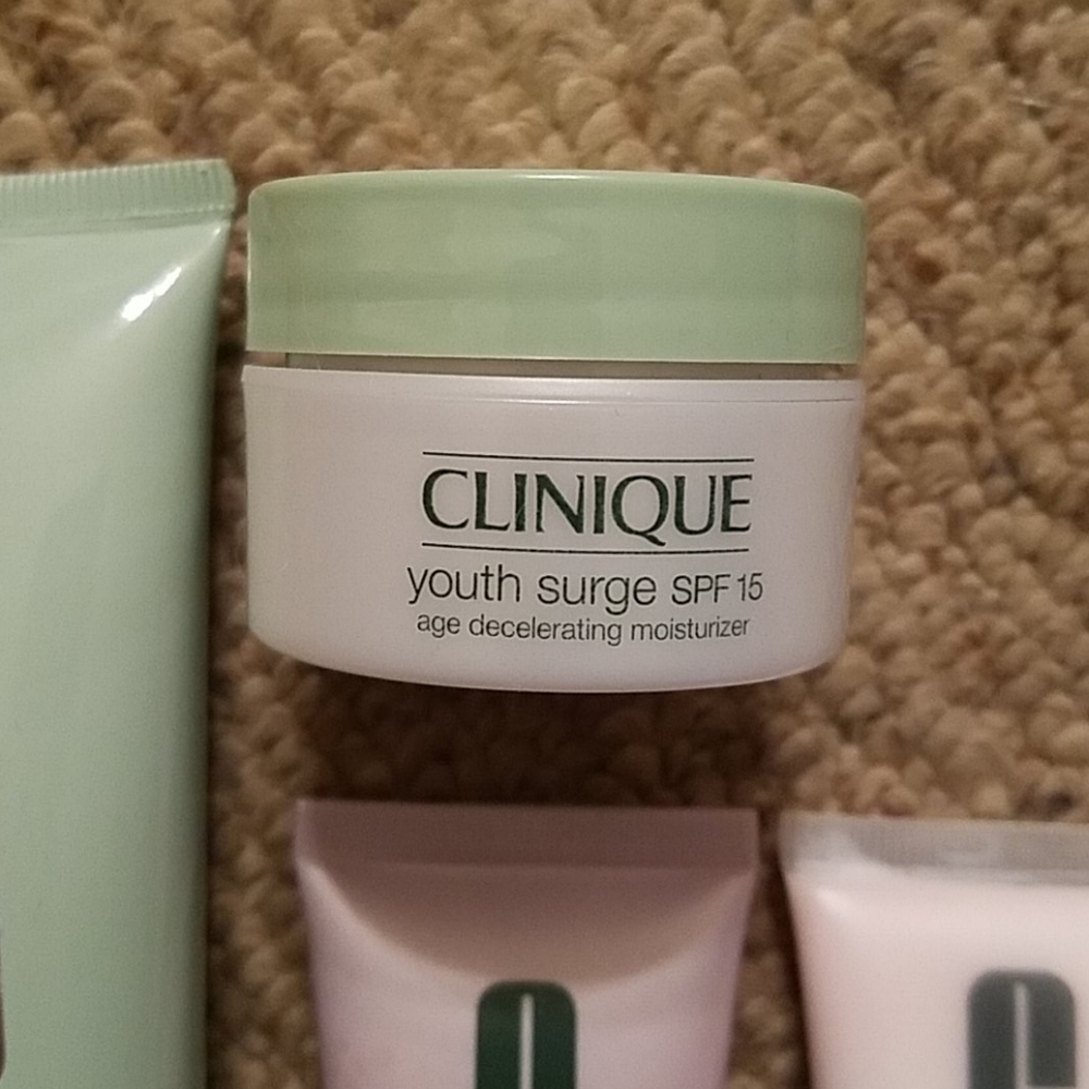 New! Clinique Facial Set - Picture 3 of 7